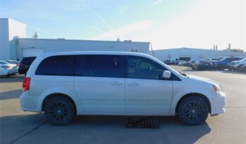 Pre-Owned 2016 Dodge Grand Caravan SE 4D Passenger Van FWD full