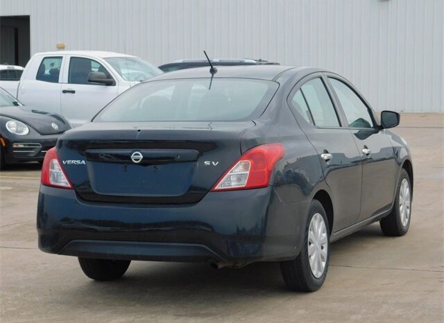 Pre-Owned 2018 Nissan Versa 1.6 SV 4D Sedan FWD full