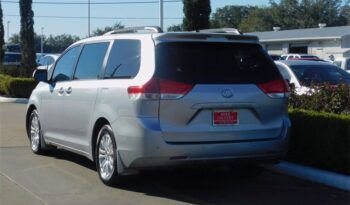 Pre-Owned 2012 Toyota Sienna Base 4D Passenger Van FWD full