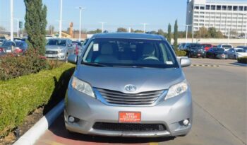 Pre-Owned 2012 Toyota Sienna Base 4D Passenger Van FWD full