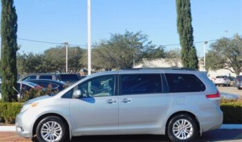 Pre-Owned 2012 Toyota Sienna Base 4D Passenger Van FWD full