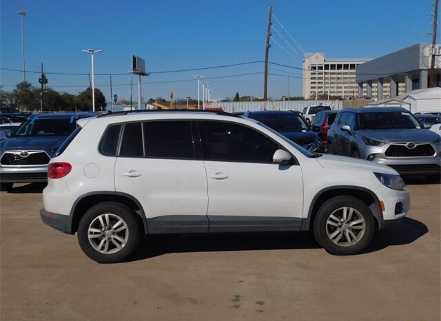 Pre-Owned 2017 Volkswagen Tiguan 2.0T S 4D Sport Utility FWD full