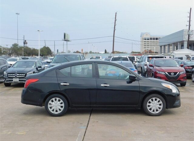 Pre-Owned 2018 Nissan Versa 1.6 SV 4D Sedan FWD full