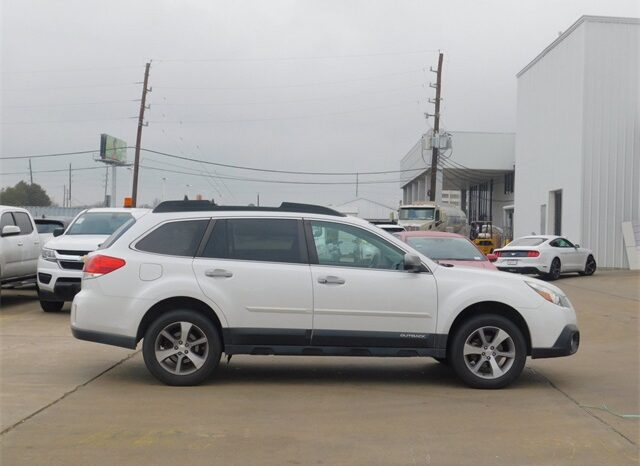 Pre-Owned 2014 Subaru Outback 2.5i 4D Sport Utility AWD full