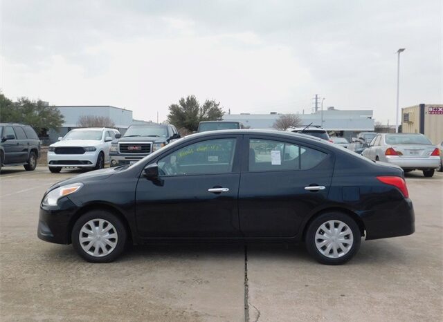 Pre-Owned 2018 Nissan Versa 1.6 SV 4D Sedan FWD full