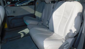 Pre-Owned 2012 Toyota Sienna Base 4D Passenger Van FWD full