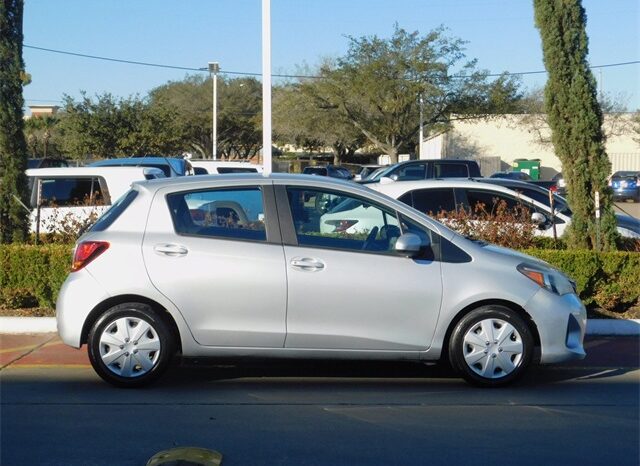 Pre-Owned 2017 Toyota Yaris L 5D Hatchback FWD full