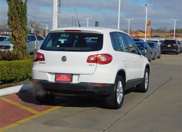 Pre-Owned 2009 Volkswagen Tiguan SEL 4D Sport Utility FWD full