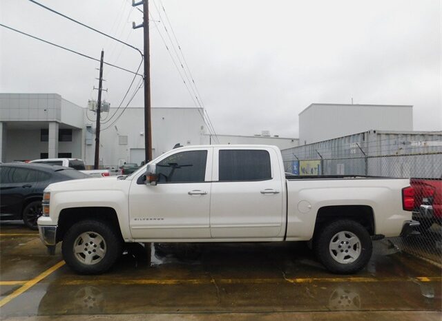 Pre-Owned 2015 Chevrolet Silverado 1500 LT 4D Crew Cab RWD full