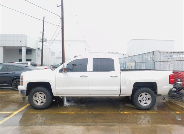 Pre-Owned 2015 Chevrolet Silverado 1500 LT 4D Crew Cab RWD full