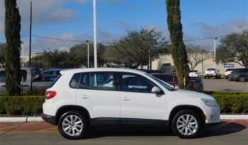 Pre-Owned 2009 Volkswagen Tiguan SEL 4D Sport Utility FWD full